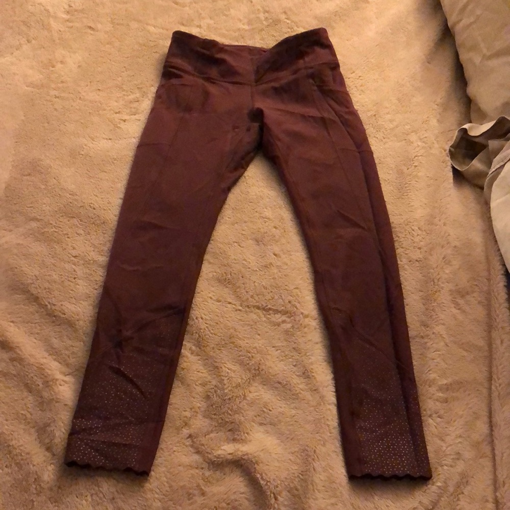 Lululemon scallop legging size 4